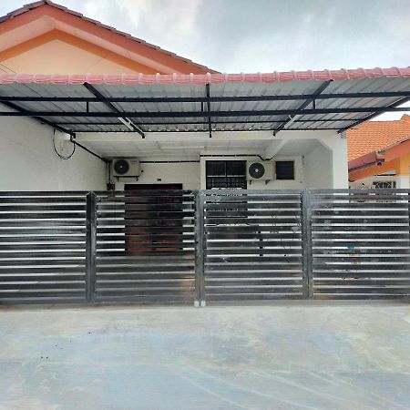 D'Port Dicksonmuslimonly Homestay Buitenkant foto