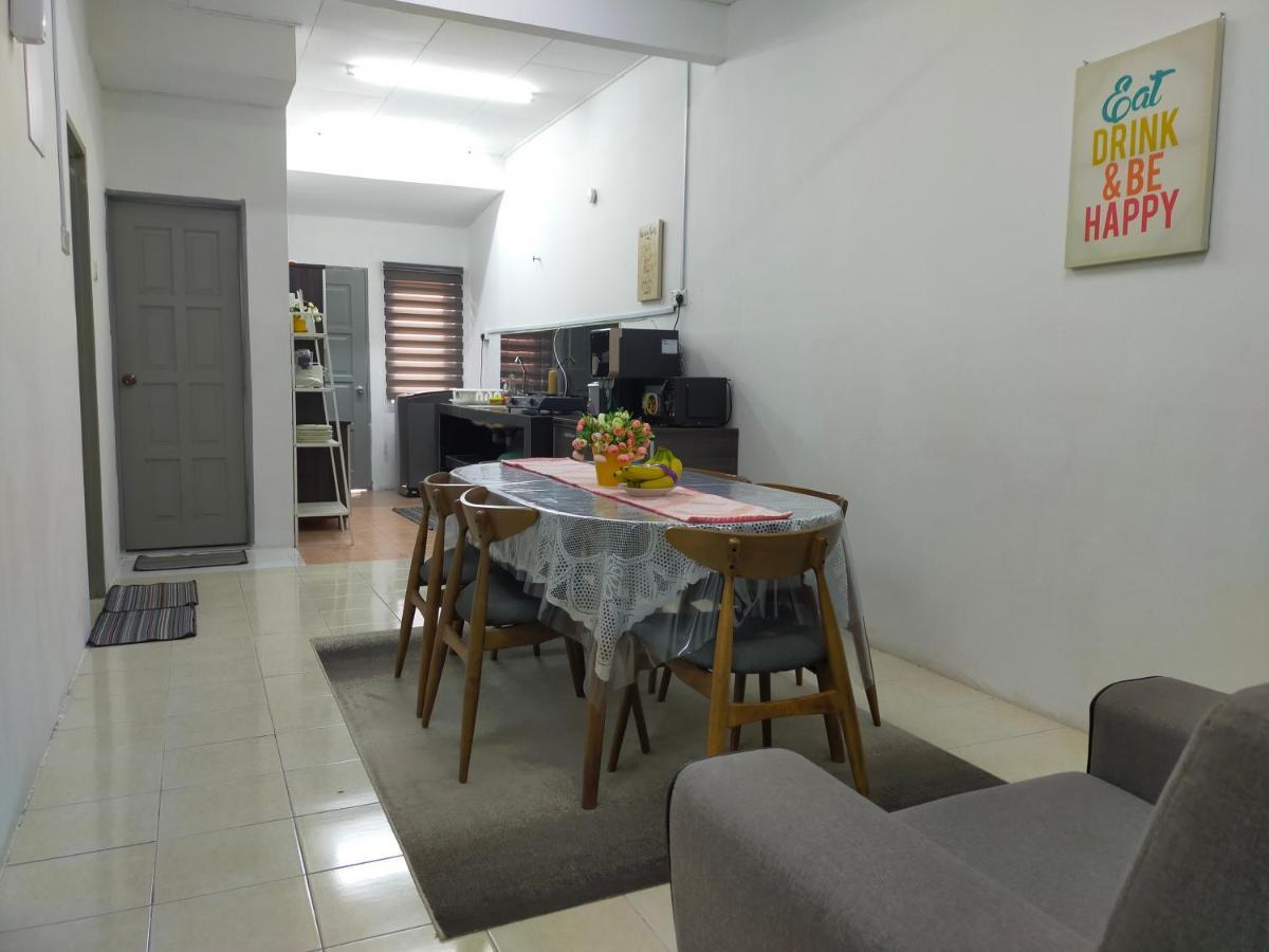 D'Port Dicksonmuslimonly Homestay Buitenkant foto
